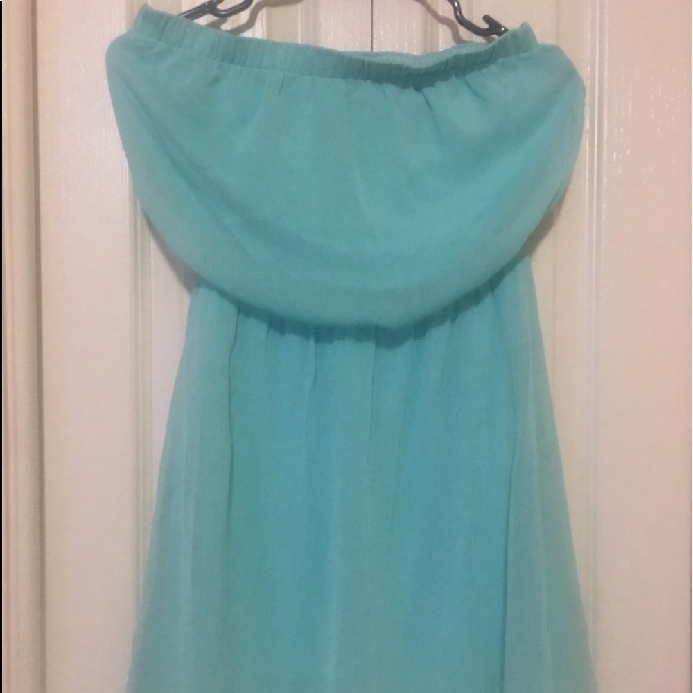 Express sleeveless pastel green mini dress.